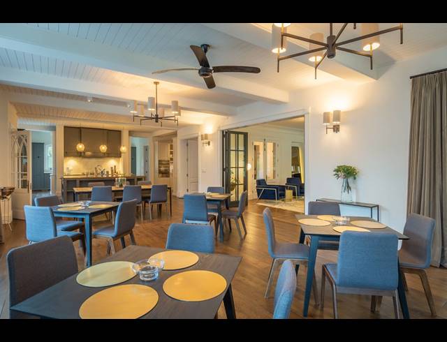 9 BEDROOM HOTEL FOR SALE IN BISHOPSCOURT